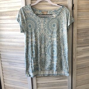 T-shirt blouse
